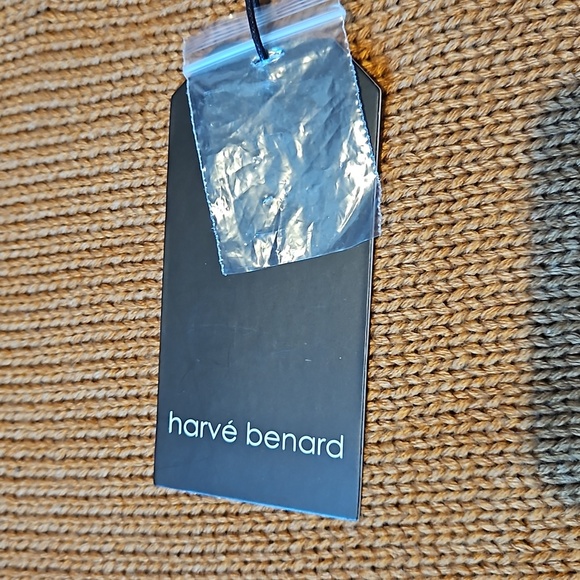 Harve Benard Medium Dark Camel Woman's Sweater NWT - Picture 3 of 7
